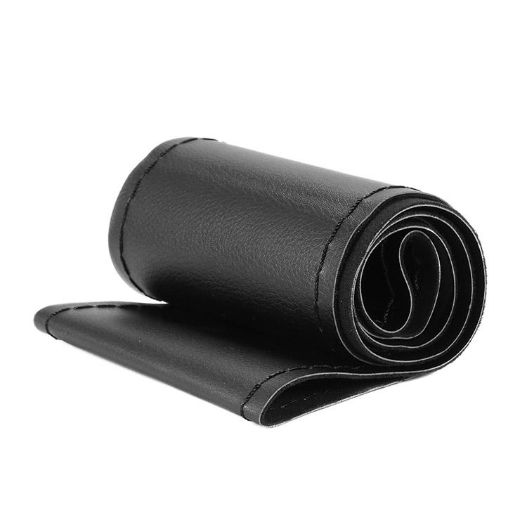 Cuir noir avec fil noir