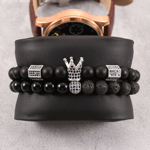 Set <span class=keywords><strong>di</strong></span> 2 Bracciali da Uomo Hip Hop <span class=keywords><strong>di</strong></span> Lusso con Onice Nero Opaco e Pietra Lavica, Bracciale con Corona e Charm <span class=keywords><strong>Re</strong></span> Nero CZ Iced Out - Product Image 4