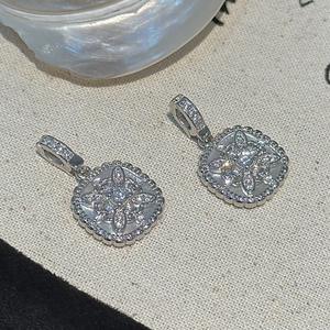 Colgante de Plata de Ley S925 con Diseño Simple y Moderno, Microincrustaciones de Flores Talladas, Componente de Joyería Medieval - Product Image 5