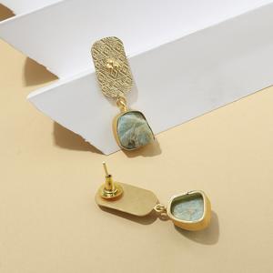 Boucles d'oreilles pendantes en amazonite dorée pour femmes, bijoux élégants en pierres précieuses naturelles, accessoire léger et élégant pour un usage quotidien - Product Image 1