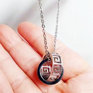 Collana Trendy con Ciondolo a Doppio Anello Intrecciato in Acciaio Inossidabile con Motivo a Chiave Greca, Gioielli che non si ossidano, per Donna - Product Image 5