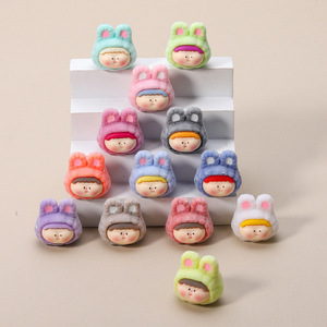 Ornements en peluche tête de Lilith floquée rouge vif, accessoires de bijoux DIY en résine époxy, pendentifs mignons, figurines, style frais et doux - Product Image 4