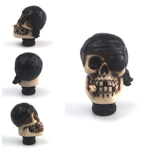 Poignée de levier de vitesse en résine tête de mort, pommeau de levier de vitesse personnalisé tête de mort - Product Image 6