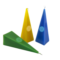 Pyramidenförmige Judaica-Havdalah-Kerze in verschiedenen Farben für Weihnachten