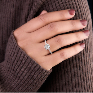 Impresionante anillo de compromiso de diamantes de corte redondo con detalles de acento en oro pulido de 14 quilates para un atractivo atemporal de la India - Product Image 6