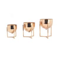Centre de table moderne en métal doré pour une utilisation en intérieur, décoration de réception de mariage