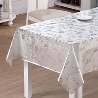 Nappe en PVC à motif floral doré RNPT avec fleurs dispersées, côtés transparents et finition lisse pour les fêtes