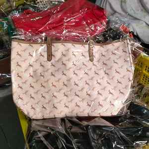 <span class=keywords><strong>กระเป๋า</strong></span>ผู้หญิงมือ<span class=keywords><strong>สอง</strong></span>คุณภาพสูง แฟชั่นหลากสี ใช้ได้ทุกฤดู สภาพดี ราคาถูก ขายส่งจำนวนมาก <span class=keywords><strong>ซื้อ</strong></span>เป็นมัด - Product Image 4