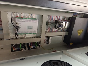 Laser Cutter 1600*1000 quần áo da/Dệt/vải CO2 máy cắt laser với cán bảng - Product Image 5
