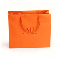 Sacs cadeaux personnalisés, sacs shopping en papier de luxe avec logo en relief, poignées en corde torsadée pour l'emballage de produits de soins de la peau haut de gamme