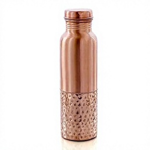 Botella de Agua Reutilizable de Cobre Martillado, Libre de BPA, Botella Metálica con Logotipo Personalizado Disponible para Exportación al por Mayor - Product Image 1