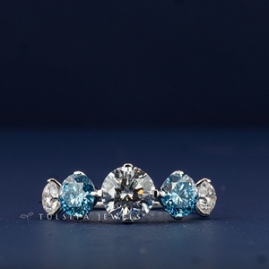 Anillo de Diamantes Sintéticos de Oro de 14K para Mujer, Anillo de Compromiso de Diamantes Creados en Laboratorio de Lujo con Detalles Laterales de Diamantes, Joyería Fina para Regalo - Product Image 1