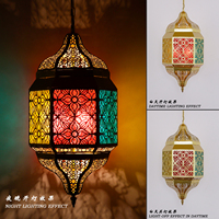 Luminaire suspendu carré en fer et verre bronze antique marocain, style vintage islamique ajouré, taille moyenne, pour restaurant, hôtel, décoration intérieure