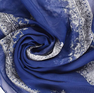 Écharpe longue de luxe 100 % soie jacquard à pompons, motif ethnique imprimé, collection Printemps 2025 – Nouveauté très prisée pour femme - Product Image 3