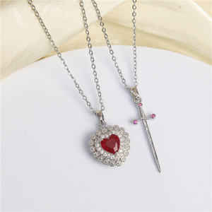 Un Set rosso <span class=keywords><strong>cuore</strong></span> e spada collana coppia catena clavicola collana spada accessori moda per le donne regalo di natale - Product Image 1