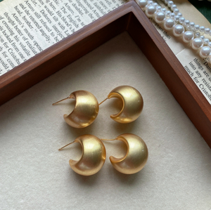 Orecchini femminili in metallo opaco con temperamento Joker esagerato Design del processo di trafilatura - Product Image 2