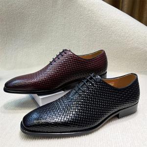 Chaussures habillées élégantes pour hommes en cuir véritable faites à la main, patchwork gaufré, respirantes avec doublure en coton, collection automne - Product Image 1