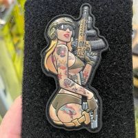 Vente chaude dessin animé Bikini femme combattant Pvc caoutchouc Patch crochet et boucle fer sur 2d caoutchouc Patch personnalisé en caoutchouc Patch