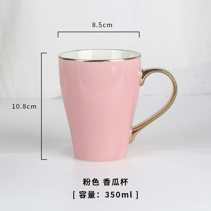 Mango chapado en oro con acabado brillante en polvo