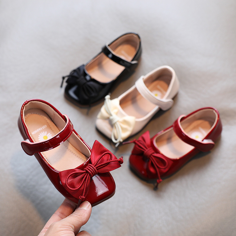 Новинка Весна 2021, туфли в горошек с мягкой подошвой для девочек, туфли принцессы из лакированной кожи с бантом