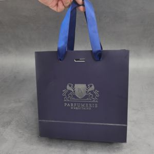 Bolsas de Compra de Papel Azul Marino Personalizadas con Asas de Cinta de Satén Azul Rey - Bolsas de Regalo de Lujo para Perfumes y Cosméticos - Product Image 3