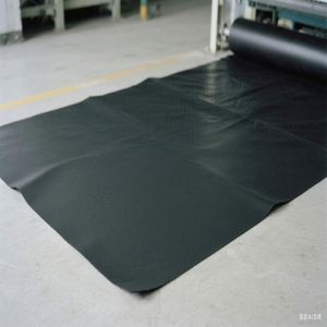 Tissu géotextile non tissé en PP laminé, imperméable et antidérapant, pour la protection extérieure, fourni par l'usine - Product Image 4