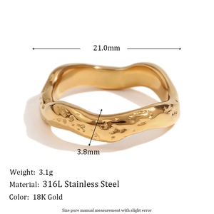 Anillo de moda Retro de nicho para mujer, superventas, acero de titanio chapado en oro de 18 quilates, diseño liso ondulado martillado, Popular Europa América - Product Image 2