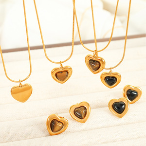 Conjunto de joyería de piedra natural con forma de corazón para mujer, con engaste de bisel, para uso diario, collar de clavícula, pendientes, tono dorado - Product Image 1