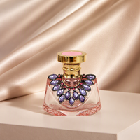 Flacon de parfum carré artisanal incrusté de diamants, en verre vide, finition métallique, flacon haut de gamme pour décantation