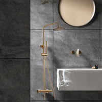 Ensemble de douche de salle de bain moderne en laiton poli à poignée unique, avec robinet apparent, barre coulissante, étagère de rangement pour bain, jet de pluie doux thermostatique