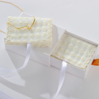 Nouvel arrivage magnifique collier de perles fantaisie dentelle sac cadeau pochette d'emballage avec cravate