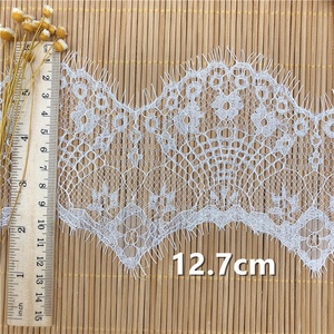 Venta al por mayor de accesorios decorativos multicolores para ropa hechos de encaje de pestañas, incluyendo encaje de poliéster de alta calidad. - Product Image 2