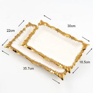 Vaisselle en porcelaine de style moyen-oriental moderne et luxueux, bordure dorée, motif carré blanc, plat ovale rectangulaire en céramique, bordure dorée - Product Image 2