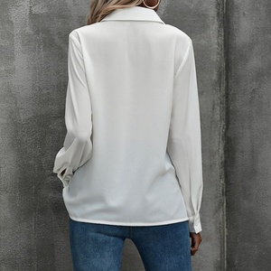 GOTS y TUV Certificación autorizada Moda personalizada Blusa de gasa con botones y volantes de alta calidad - Product Image 3