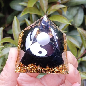 <b>Crystal</b> <b>Chip</b> Pyramid Resin Epoxy Craft Desktop Ornament Black And White Tai Chi Pattern Home Decoration Artistic Gift - Product Image 4