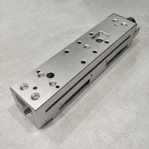 ผู้ผลิตบล็อกสไลด์อะลูมิเนียมแบบกำหนดเองด้วยเครื่อง CNC สำหรับรางนำทางการเคลื่อนที่เชิงเส้นและชิ้นส่วนอุปกรณ์อัตโนมัติ - Product Image 4