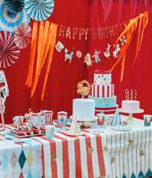 Kit de décoration de fête personnalisé comprenant une bannière en papier Joyeux Anniversaire, un ballon imprimé sur mesure et plus encore pour les anniversaires, les fêtes, etc.