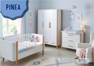 Camas de Madera de Alta Calidad para Cuarto de Bebé PIENA en Tonos Cálidos de Nogal Combinados con Frescura Blanca - Product Image 2