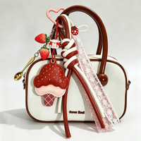 Porte-clés tressé créatif en bambou avec breloque fraise, idéal pour bar à cocktails, joli petit ornement, décoration d'intérieur pour sac ou tasse