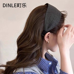 Diadema ancha Dinle Gray para mujer, accesorio para el cabello de poliéster para uso diario - Product Image 1
