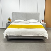Lit Moderne de Taille Spéciale avec Cadre en Bois Massif Style Nordique Minimaliste, Durable, Confortable, Écologique, Tête de Lit Douce, Luxe
