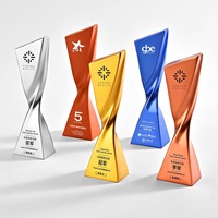 Nouveau Trophée torsadé en résine, style sportif, rouge et bleu, avec impression UV, boîte cadeau, durable, logo personnalisé, faible MOQ