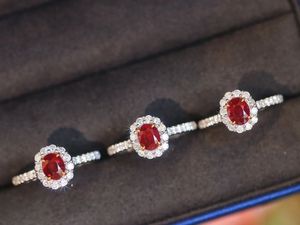 Bague Xinfly en or pur 18 carats avec rubis sang de pigeon et diamant du Mozambique - Product Image 2