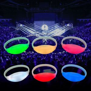 Bracelet LED rechargeable Firewolf, 15 couleurs, idéal pour la course nocturne, les réunions, personnalisable, en silicone et plastique, avec affichage du logo - Product Image 4