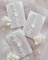 Invitation de mariage vintage avec applique florale en dentelle, impression personnalisée, carte d'invitation en vélin avec sceau de cire pour les invités de mariage