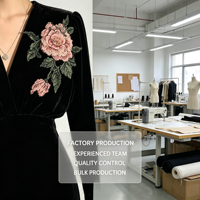 Robe noire à col en V et manches chauve-souris de style européen et américain pour femmes : une robe longue décontractée et ample en velours