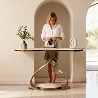 Table console de luxe au design artistique, avec plateau en marbre écologique résistant aux rayures et structure métallique antirouille, pour salon, entrée ou couloir