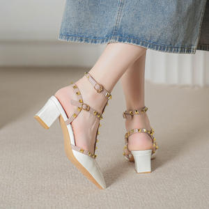 Zapatos de Tacón Alto con Tachuelas, Punta Puntiaguda, Tacón Medio de 3-6 cm, Tallas Grandes, Elegantes, Punta Cerrada, Suela de Goma, Zapatos de Una Sola Pieza, Primavera Verano - Product Image 2