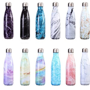Biểu Tượng Tùy Chỉnh <span class=keywords><strong>Cola</strong></span> Cốc Chai 500Ml 750Ml 1000Ml Đôi Tường Cách Điện Thép Không Gỉ <span class=keywords><strong>Cola</strong></span> Hình Chai Nước Với Nắp - Product Image 1