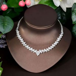 HIBRIDE Fleur Forme Blanc Zircon Cubique Ensembles de Bijoux pour Dubaï Nigeria Mariage 4PCS Collier Boucle D'oreille et Bague Ensemble Bijoux N-481 - Product Image 4
